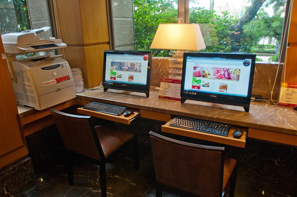 Hotel Kuva Chateau Zhongli Exterior photo Internet workstations at a hotel
