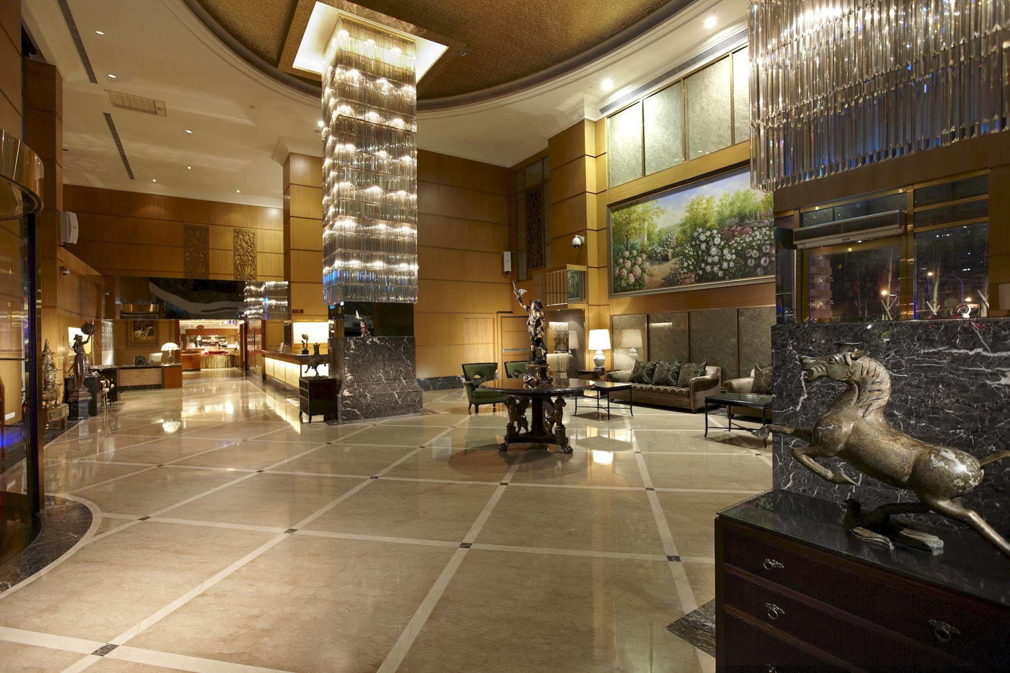Hotel Kuva Chateau Zhongli Exterior photo The lobby of the hotel